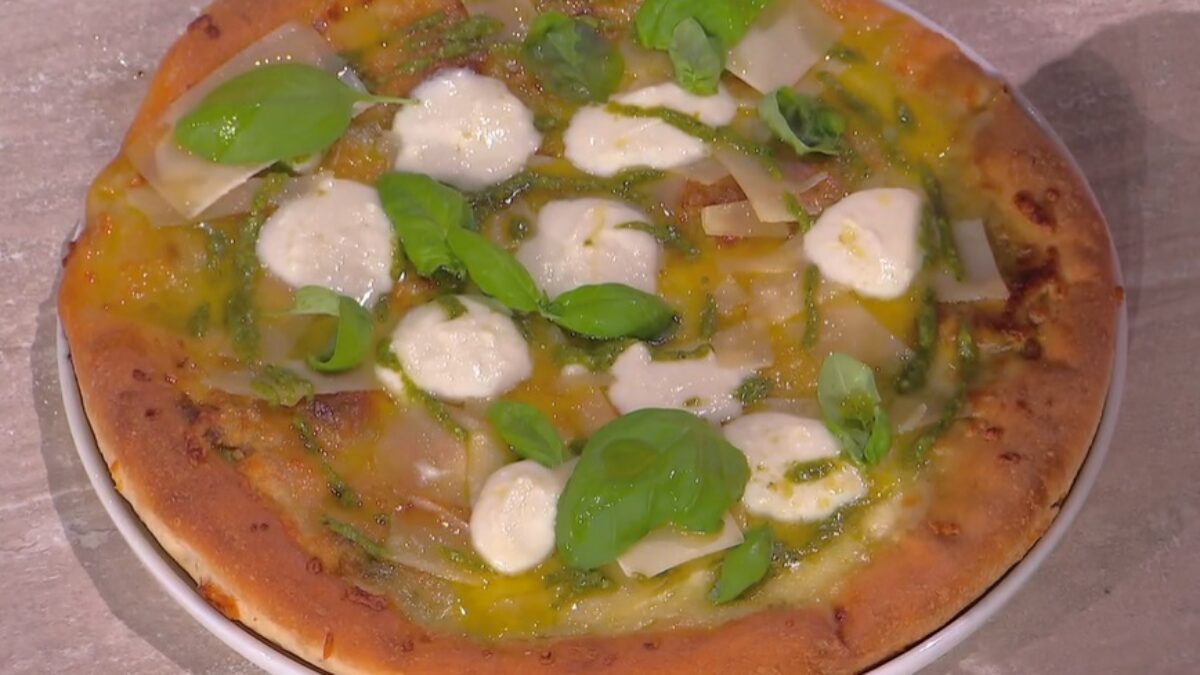 É sempre mezzogiorno  Ricetta pizza al pesto di Fulvio Marino - MediaTurkey